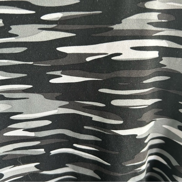 Nike Dri-Fit Ladies’ Activewear Capri Leggings - Size S - Picture 4 of 9